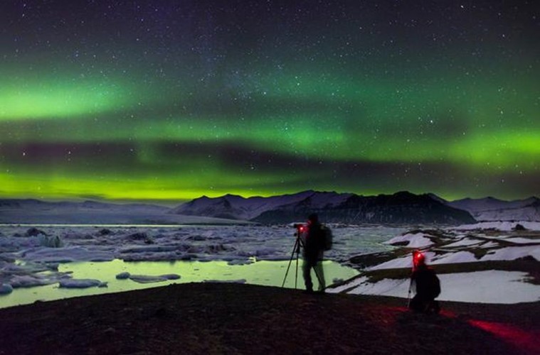 Iceland: Northern Lights over glacier lagoon Jokulsarlon