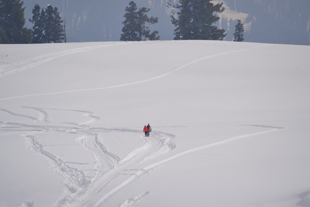 India Gulmarg skiiers