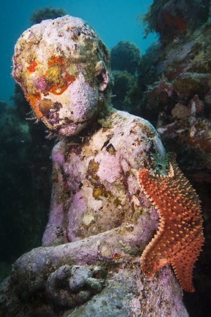 15-overview-silent-evolution-mexico-jason-decaires-taylor-sculpture - 682 x 1024