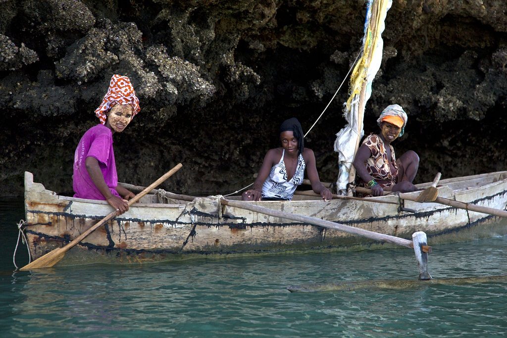 Madagascar baobabs canoe