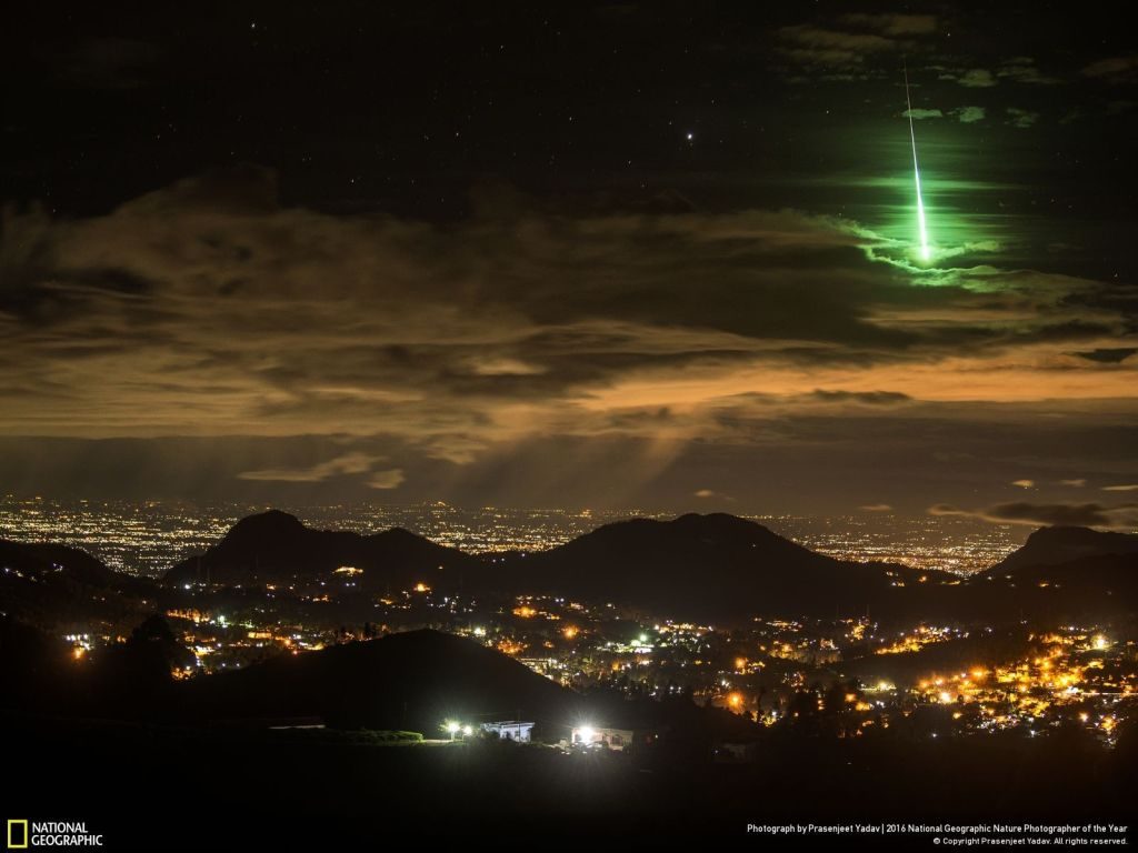 nat geo winner nature photographer of the year green meteor - 1024 x 768
