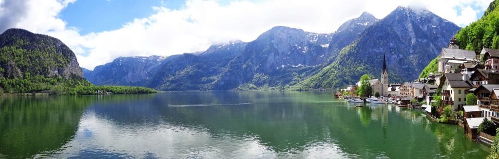 hallstatt lake panorama 
