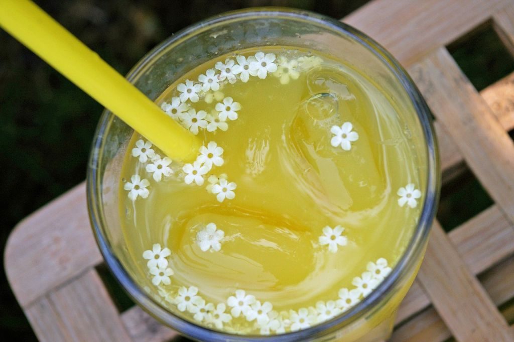 food trends 2018 sparkling elderflower beverage