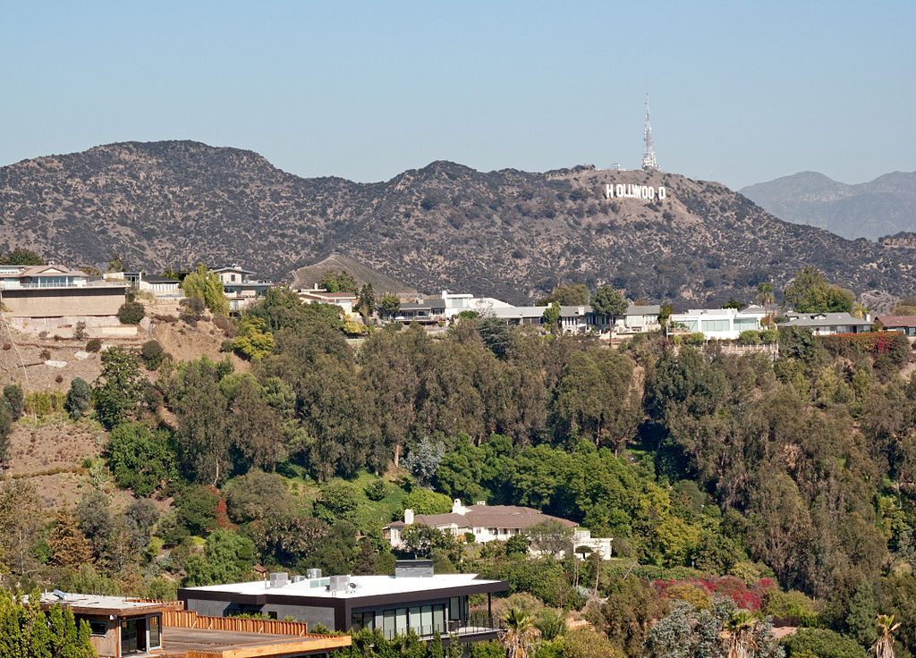 Hollywood_sign_from_Runyon_Canyon_trail california